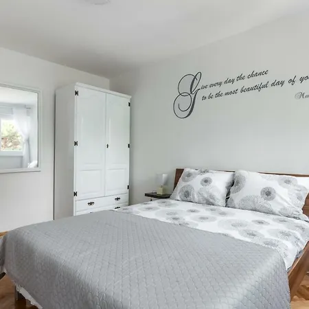 Ema Apartment