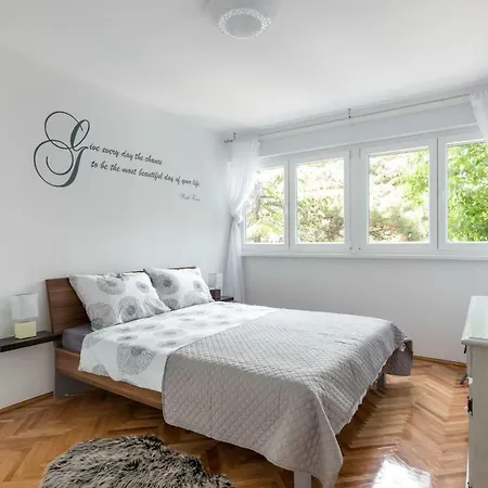 Apartment Ema *